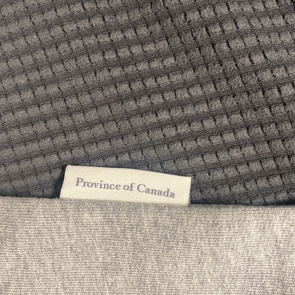 Pillow cover by Province of Canada for the Jilly Box - Picture 2 of 3